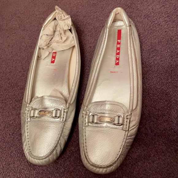 Brand New Women’s  Prada Silver Leather Loafers, Flats. Size 39.5, Perfect Cond - Picture 1 of 4